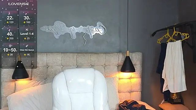 Laia and Aloby online show from November 2025 10:10:01 PM