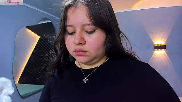 Snapshot of Laia_and_Aloby chatting on June 2026 09:35:01 PM Laia and Aloby online show from June 2026 09:35:01 PM