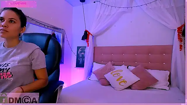 Snapshot of natasha__jackson chatting on February 2025 01:59:02 PM natasha jackson online show from February 2025 01:59:02 PM