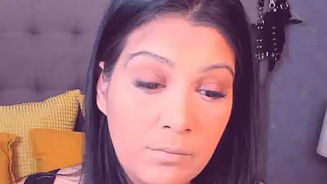 Snapshot of AmyCubes chatting on April 2026 11:27:01 AM AmyCubes online show from April 2026 11:27:01 AM