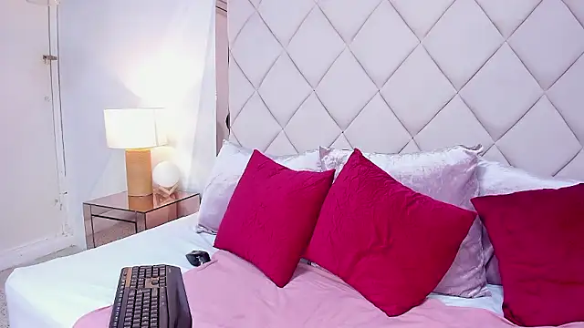 melaniee jones online show from February 2026 05:08:01 PM