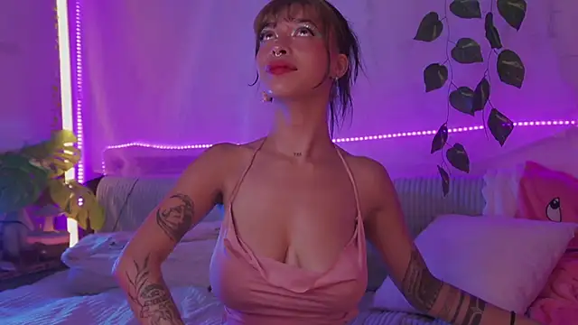 Snapshot of Kitty_arts chatting on January 2025 01:59:01 AM Kitty arts online show from January 2025 01:59:01 AM