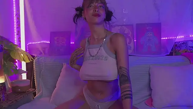 Snapshot of Kitty_arts chatting on January 2025 04:21:02 PM Kitty arts online show from January 2025 04:21:02 PM