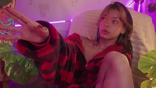 Snapshot of Kitty_arts chatting on February 2025 09:55:01 PM Kitty arts online show from February 2025 09:55:01 PM