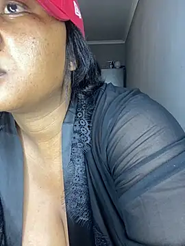 Snapshot of MayaPassion chatting on November 2025 06:42:02 PM MayaPassion online show from November 2025 06:42:02 PM