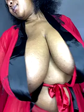 Snapshot of MayaPassion chatting on December 2025 05:24:02 AM MayaPassion online show from December 2025 05:24:02 AM