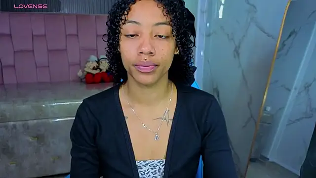 Snapshot of Violeth_b chatting on June 2026 01:20:02 PM Violeth b online show from June 2026 01:20:02 PM