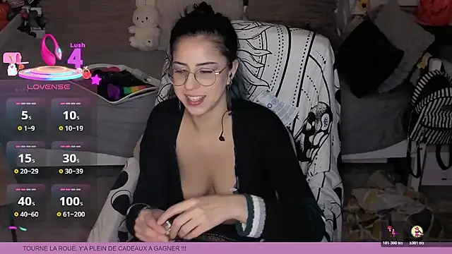 Snapshot of LisandreLaVenale chatting on November 2025 09:37:01 PM LisandreLaVenale online show from November 2025 09:37:01 PM