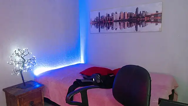 Jeam hot online show from December 2024 08:25:02 PM