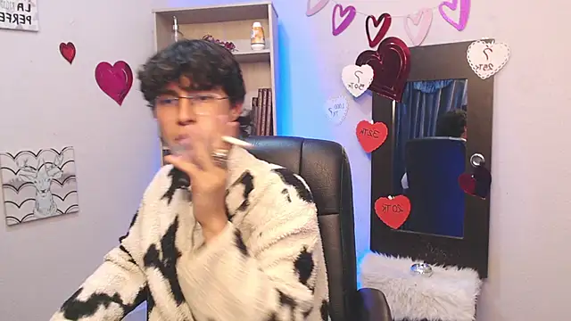 Jeam hot online show from March 2025 09:42:02 PM