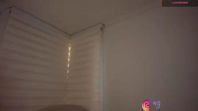 venusleroy  online show from October 2025 09:48:02 PM