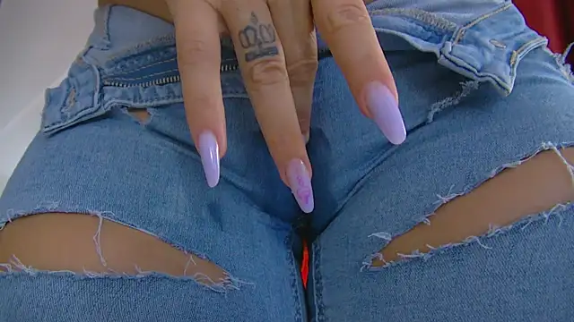 Foxxxy MILF online show from November 2025 05:06:01 AM