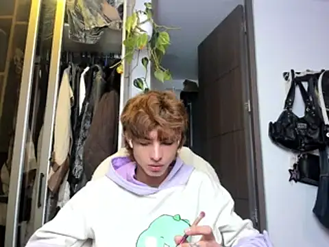 Snapshot of santy-kitty chatting on February 2025 01:23:02 AM santy-kitty online show from February 2025 01:23:02 AM