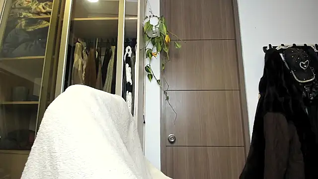 Snapshot of santy-kitty chatting on March 2025 03:24:01 AM santy-kitty online show from March 2025 03:24:01 AM