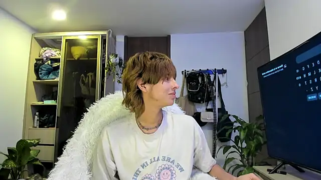 Snapshot of santy-kitty chatting on March 2025 03:26:01 AM santy-kitty online show from March 2025 03:26:01 AM