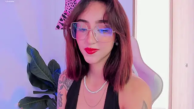 Snapshot of MelodieRoy chatting on February 2025 08:00:01 PM MelodieRoy online show from February 2025 08:00:01 PM