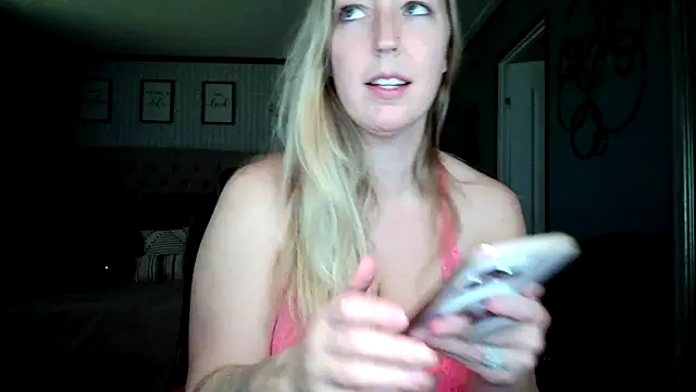 lucyallen4201 online show from December 2024 06:28:01 PM