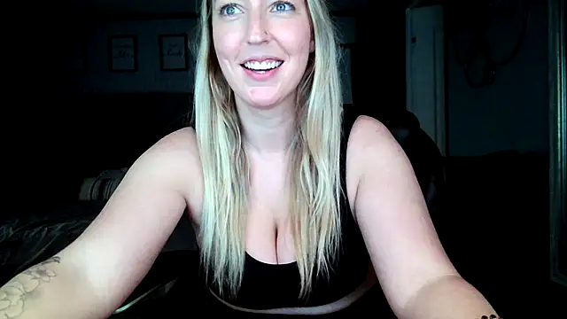 lucyallen4201 online show from December 2024 07:39:02 PM