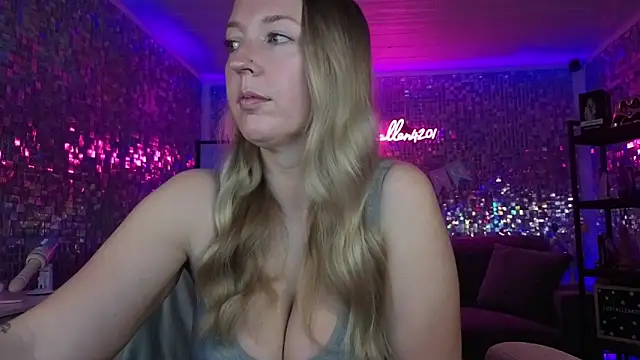 lucyallen4201 online show from April 2026 10:22:02 AM