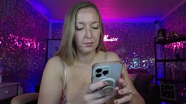 lucyallen4201 online show from April 2026 10:18:02 AM