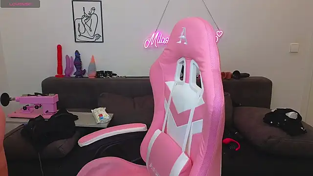 Snapshot of Milas_Dreams chatting on October 2025 06:45:01 AM Milas Dreams online show from October 2025 06:45:01 AM