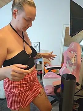 Snapshot of Milas_Dreams chatting on May 2026 12:45:02 PM Milas Dreams online show from May 2026 12:45:02 PM