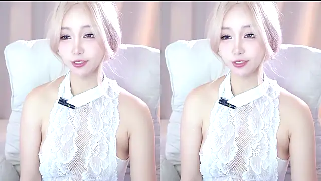 Snapshot of UUKiss_ chatting on October 2025 03:25:01 AM UUKiss online show from October 2025 03:25:01 AM