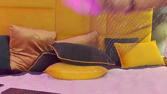 Snapshot of GiuliaHarvey chatting on February 2025 03:32:01 AM GiuliaHarvey online show from February 2025 03:32:01 AM