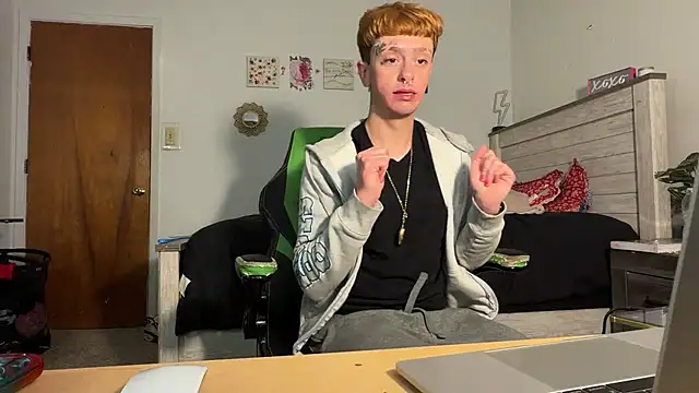 Snapshot of twentywithafelonyy chatting on November 2025 03:45:01 PM twentywithafelonyy online show from November 2025 03:45:01 PM