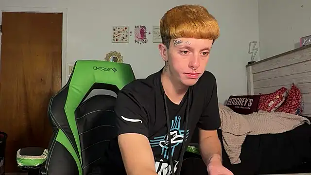 Snapshot of twentywithafelonyy chatting on November 2025 08:20:01 PM twentywithafelonyy online show from November 2025 08:20:01 PM