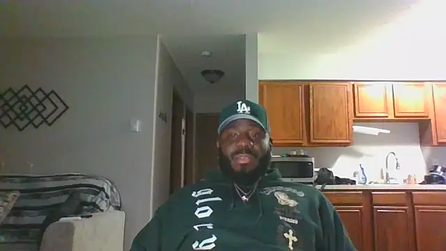 Snapshot of Stayinalive1992 chatting on December 2024 06:24:02 AM Stayinalive1992 online show from December 2024 06:24:02 AM