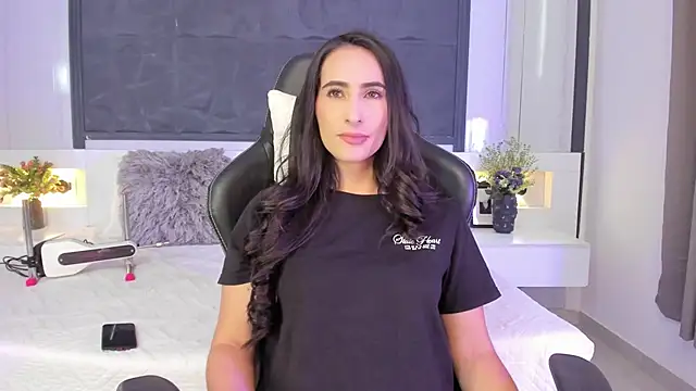 SaraGomez1 online show from September 2025 03:48:01 PM