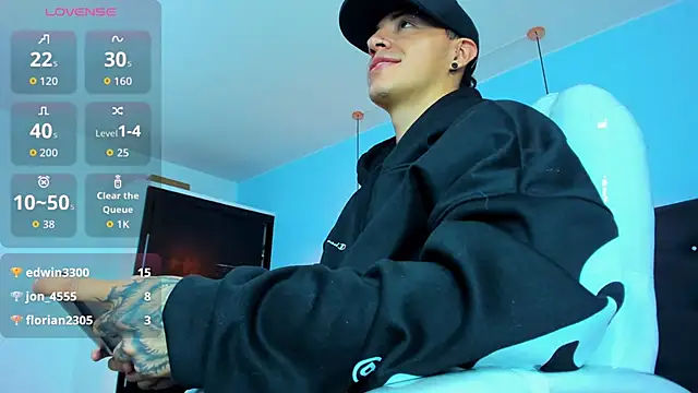 Snapshot of Lobo_17_ chatting on November 2025 03:52:02 AM Lobo 17 online show from November 2025 03:52:02 AM