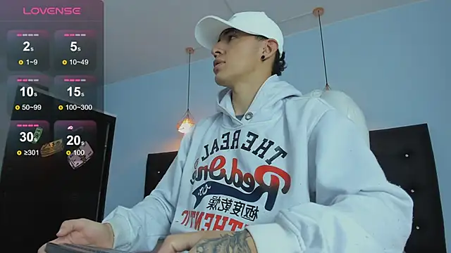 Snapshot of Lobo_17_ chatting on November 2025 03:39:01 AM Lobo 17 online show from November 2025 03:39:01 AM