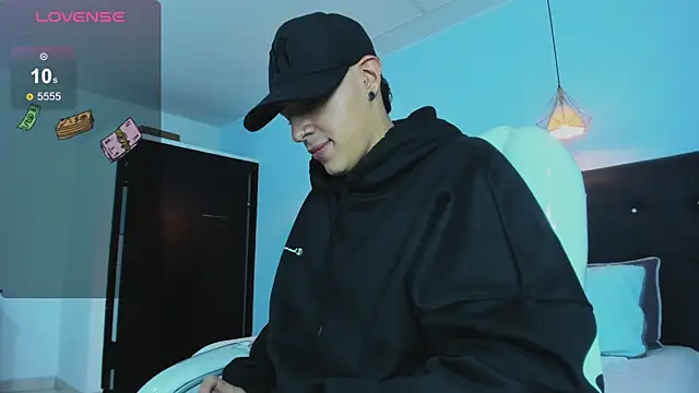 Snapshot of Lobo_17_ chatting on November 2025 03:45:02 AM Lobo 17 online show from November 2025 03:45:02 AM