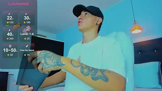 Snapshot of Lobo_17_ chatting on November 2025 03:45:01 AM Lobo 17 online show from November 2025 03:45:01 AM