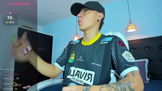 Snapshot of Lobo_17_ chatting on November 2025 03:39:01 AM Lobo 17 online show from November 2025 03:39:01 AM