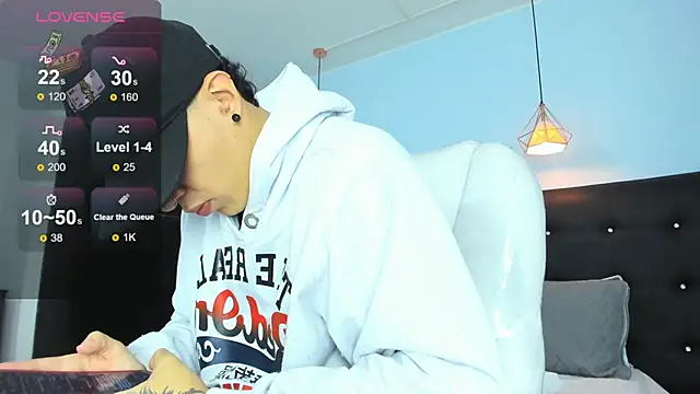 Snapshot of Lobo_17_ chatting on December 2025 03:45:02 AM Lobo 17 online show from December 2025 03:45:02 AM