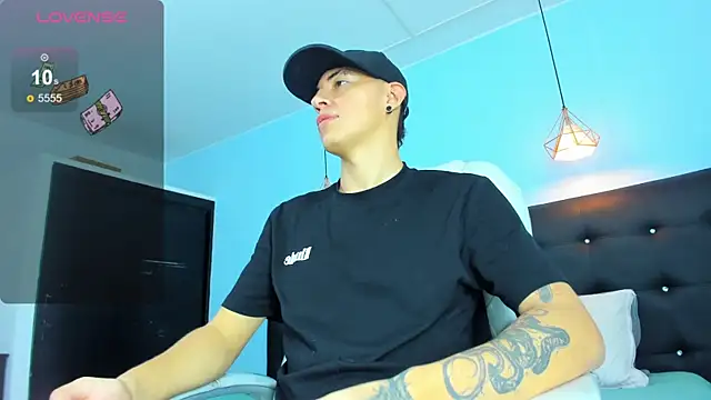 Lobo 17  online show from December 2025 03:37:02 AM