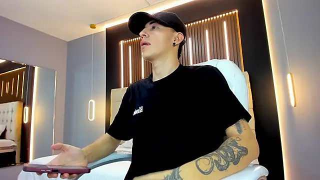 Lobo 17  online show from February 2026 10:48:02 PM