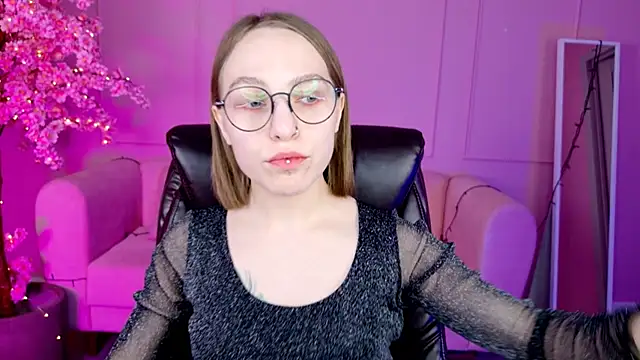 Snapshot of AphexQueen chatting on January 2025 04:19:02 PM AphexQueen online show from January 2025 04:19:02 PM