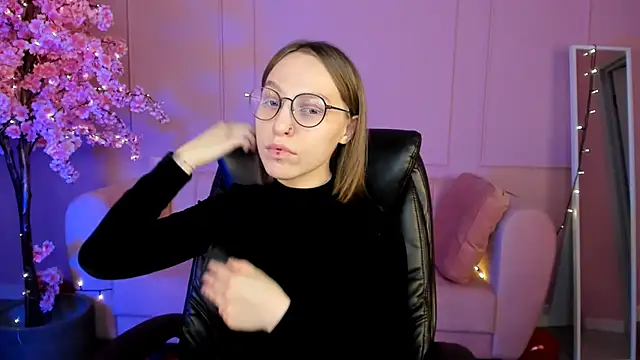 Snapshot of AphexQueen chatting on February 2025 01:11:01 PM AphexQueen online show from February 2025 01:11:01 PM