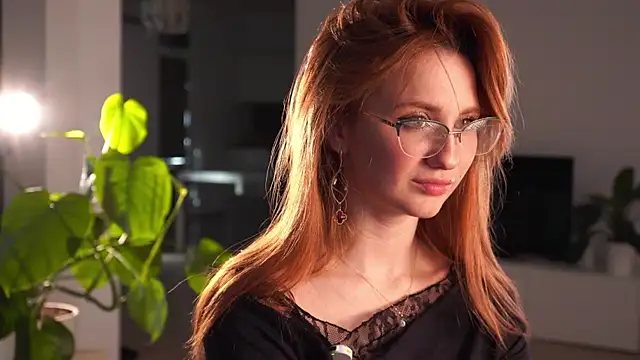 Snapshot of EsmaCrumbley chatting on April 2026 05:16:01 AM EsmaCrumbley online show from April 2026 05:16:01 AM