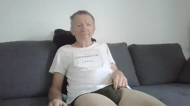 Snapshot of naturiste974 chatting on June 2026 04:48:02 AM naturiste974 online show from June 2026 04:48:02 AM