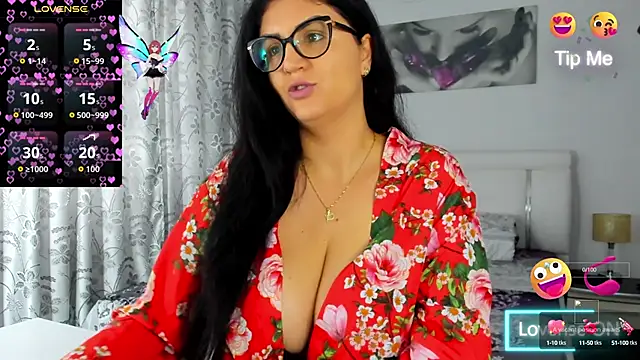 Snapshot of MyaBigBoobs chatting on October 2025 09:53:01 AM MyaBigBoobs online show from October 2025 09:53:01 AM