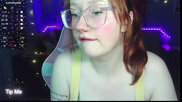 Snapshot of KrisTyBooBsin chatting on December 2024 03:31:02 PM KrisTyBooBsin online show from December 2024 03:31:02 PM