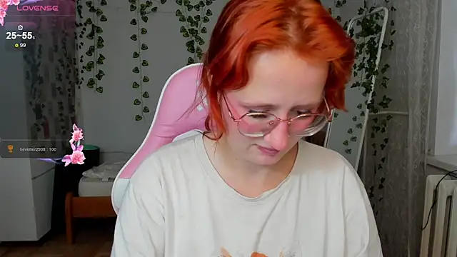 Snapshot of KrisTyBooBsin chatting on October 2025 08:42:02 AM KrisTyBooBsin online show from October 2025 08:42:02 AM