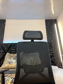 Emy leon online show from November 2025 07:02:02 PM