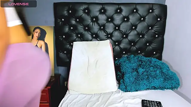 catalinamuss  online show from December 2025 04:38:01 PM