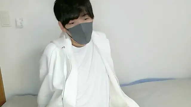 Snapshot of itsme_LEON chatting on December 2025 01:05:02 PM itsme LEON online show from December 2025 01:05:02 PM